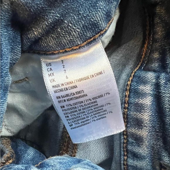 American Eagle Distressed Denim Shorts Size 2 - Picture 4 of 4